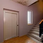 Sky Near The Center アパート